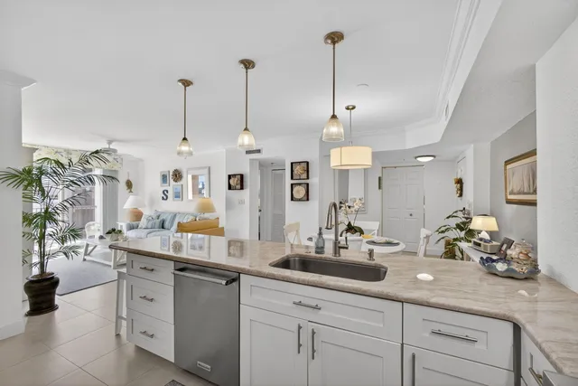 $4,250 | 1801 North Flagler Drive, Unit 735, West Palm Beach, FL 33407