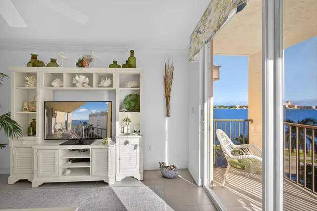 $4,250 | 1801 North Flagler Drive, Unit 735, West Palm Beach, FL 33407