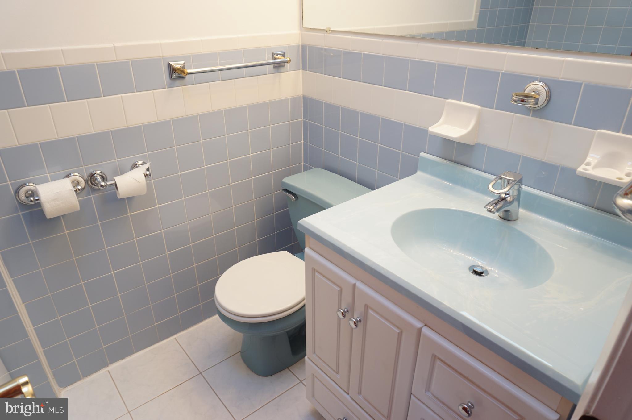 3311 Ancona Road Philadelphia, PA 19154 - Photo 16 of 32 3 piece ceramic tile hall bath