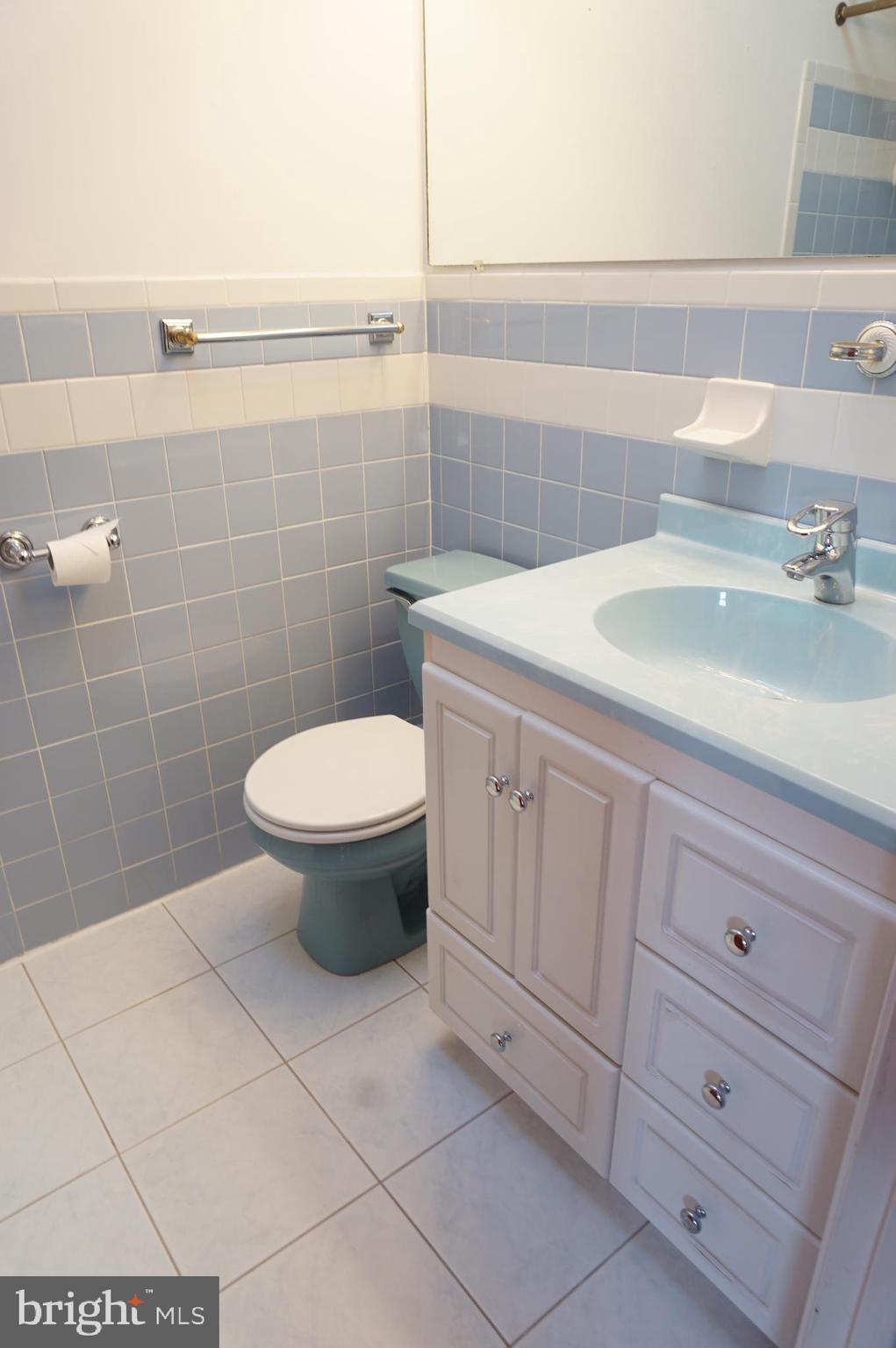 3311 Ancona Road Philadelphia, PA 19154 - Photo 17 of 32 3 piece ceramic tile hall bath