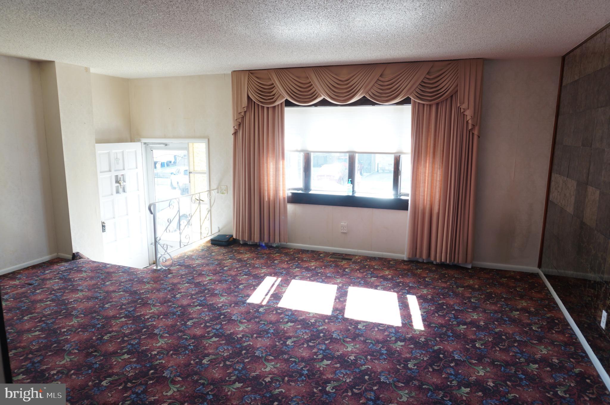 3311 Ancona Road Philadelphia, PA 19154 - Photo 6 of 32 Living Room