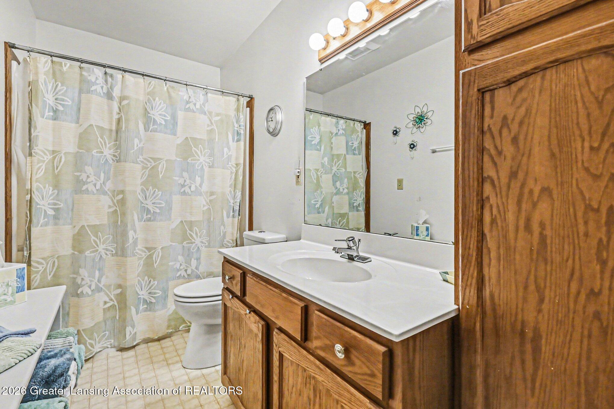 668 South College Road Mason, MI 48854 - Photo 16 of 27 014_file_3059