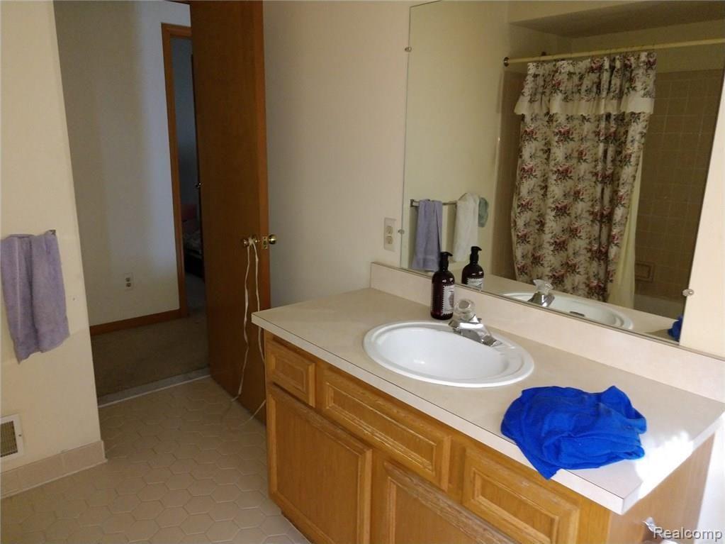5513 Chicago Road, Unit 2 Warren, MI 48092 - Photo 10 of 29