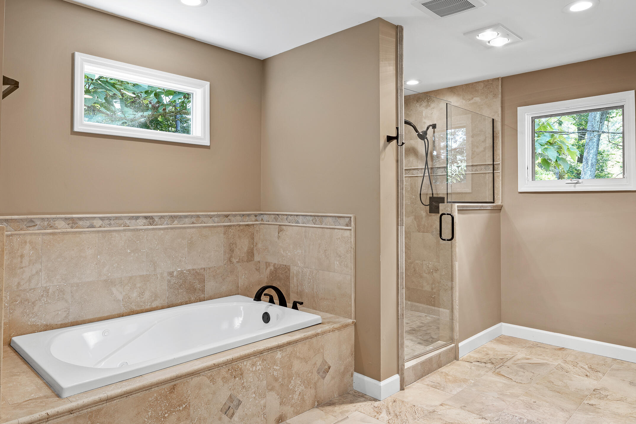 2040 Rock Bluff Road Hixson, TN 37343 - Photo 18 of 33 Master soaker tub
