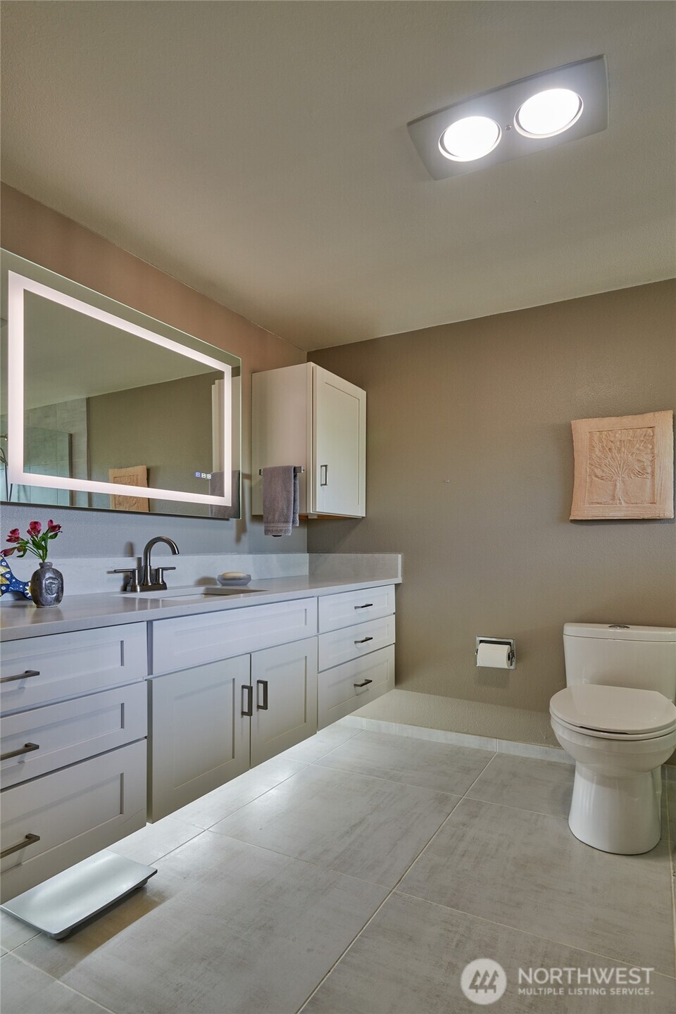 909 North 35th Street, Unit 403 Seattle, WA 98103 - Photo 21 of 37