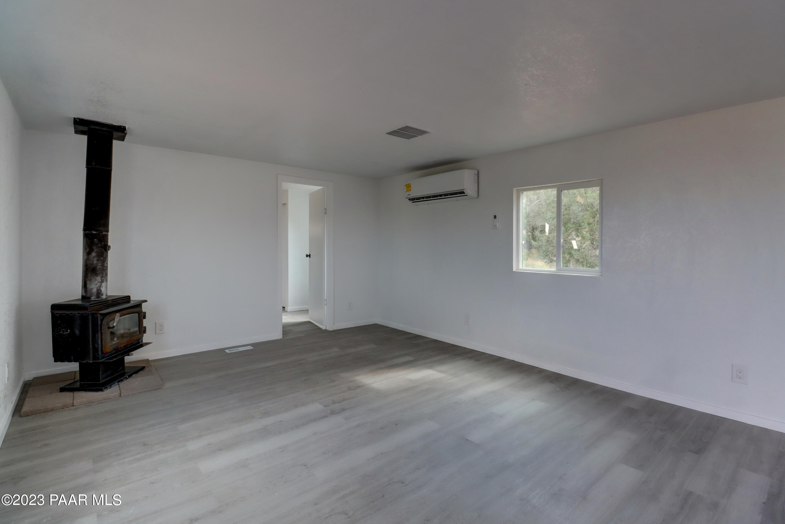 440 Antelope Run Road Paulden, AZ 86334 - Photo 4 of 24 an empty room with a window