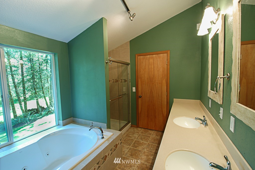 5723 137th Avenue Southwest Rochester, WA 98579 - Photo 11 of 24