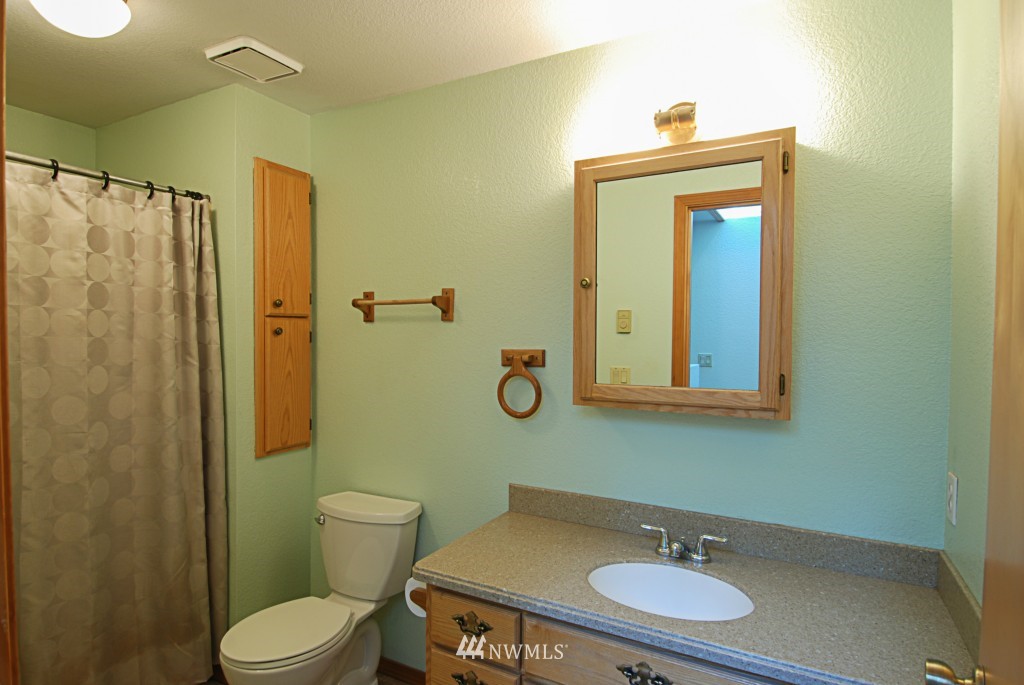 5723 137th Avenue Southwest Rochester, WA 98579 - Photo 13 of 24