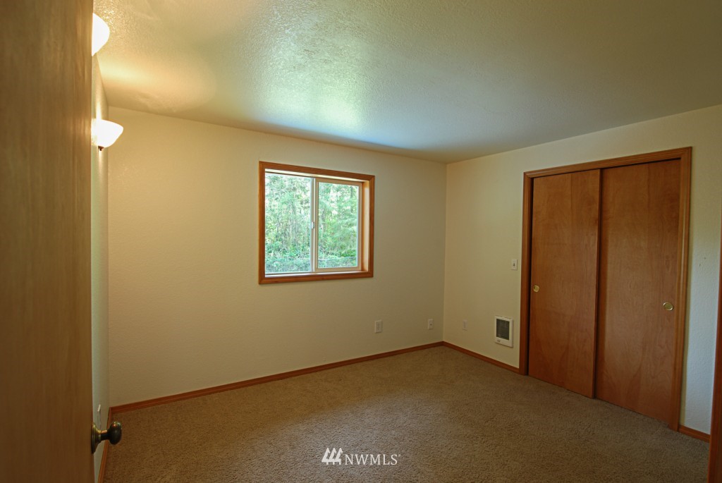 5723 137th Avenue Southwest Rochester, WA 98579 - Photo 14 of 24