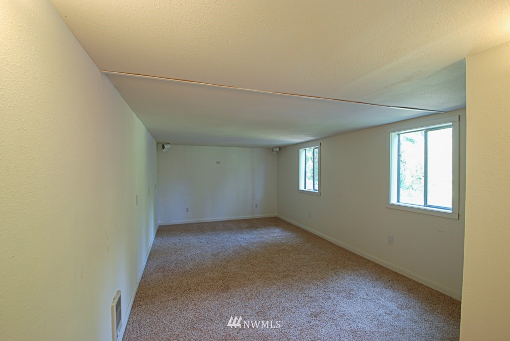 5723 137th Avenue Southwest Rochester, WA 98579 - Photo 18 of 24