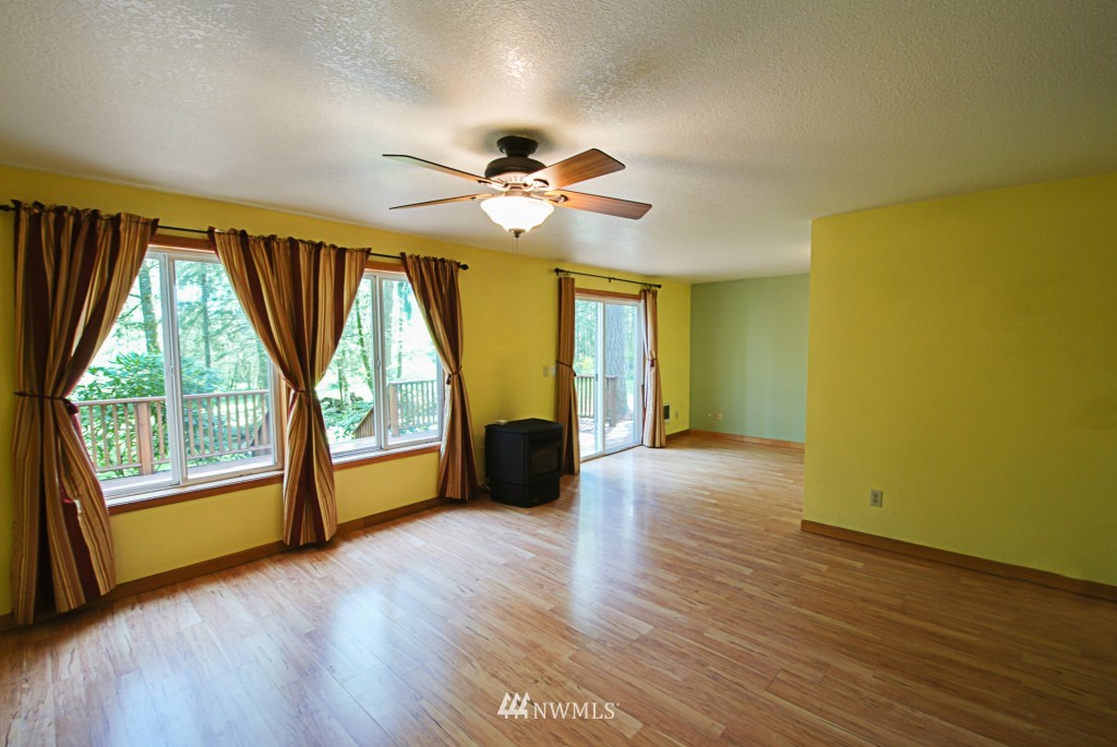 5723 137th Avenue Southwest Rochester, WA 98579 - Photo 5 of 24