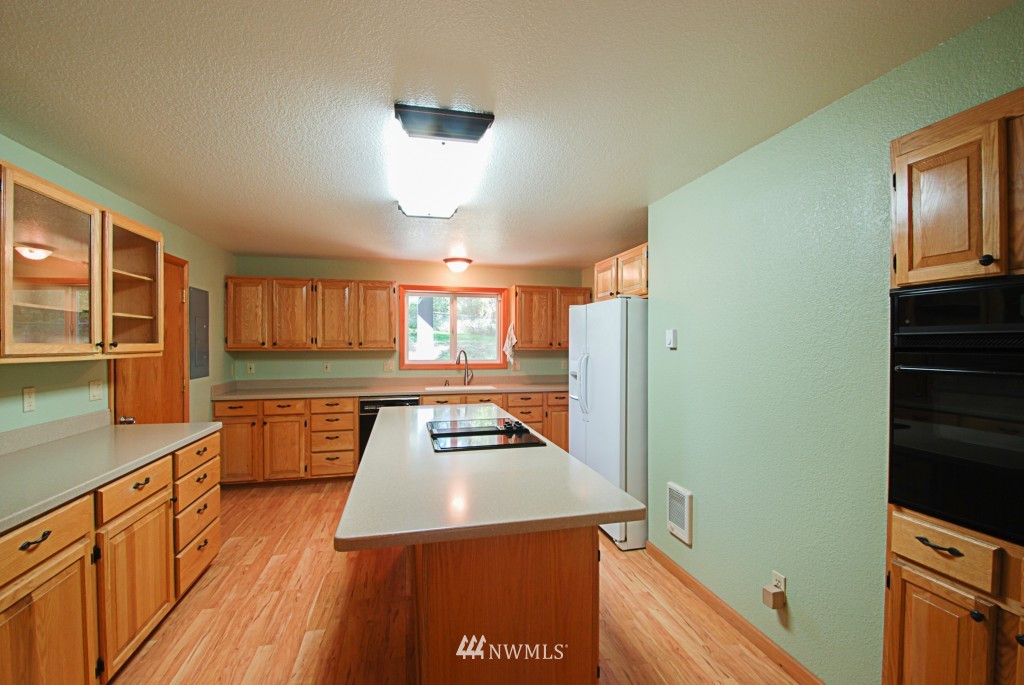 5723 137th Avenue Southwest Rochester, WA 98579 - Photo 7 of 24