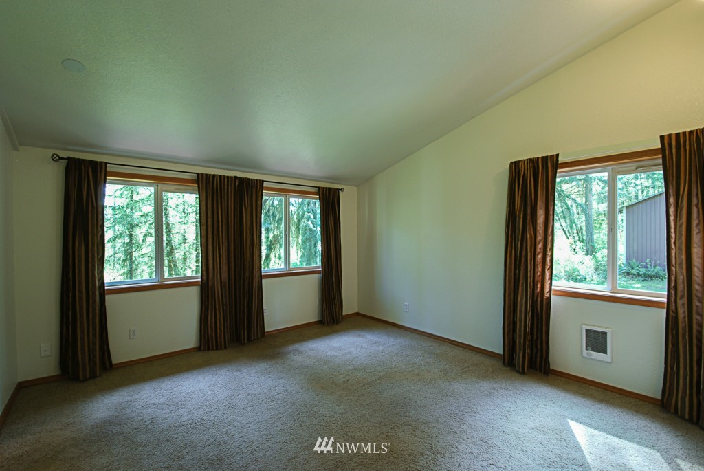 5723 137th Avenue Southwest Rochester, WA 98579 - Photo 10 of 24