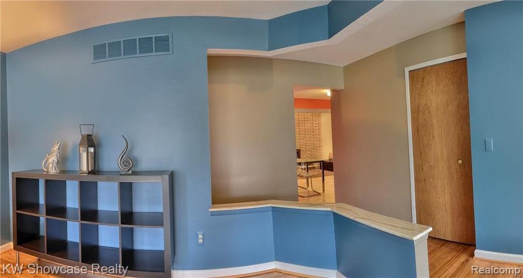 42916 Versailles Road Canton, MI 48187 - Photo 15 of 30