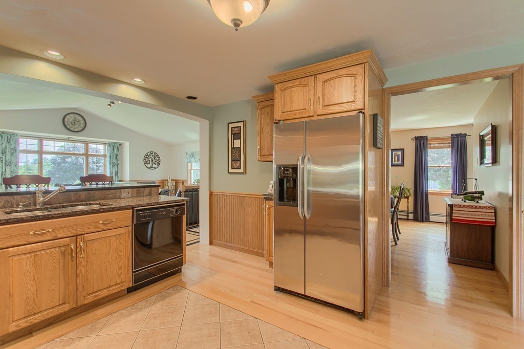 62 Chamberlain Road Westford, MA 01886 - Photo 3 of 30 Gallery Image 3