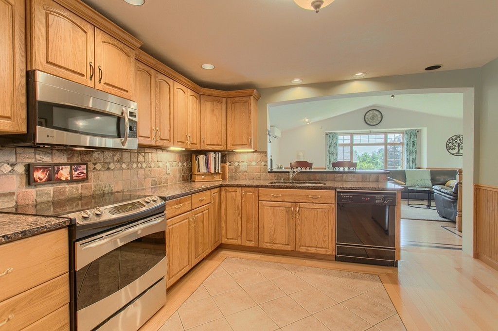 62 Chamberlain Road Westford, MA 01886 - Photo 4 of 30 Gallery Image 4