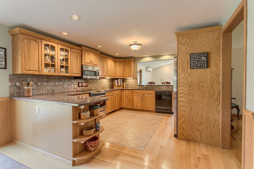 62 Chamberlain Road Westford, MA 01886 - Photo 5 of 30 Gallery Image 5