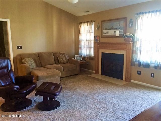 1140 Tebo Road New Bern, NC 28562 - Photo 5 of 21 New carpet & paint.