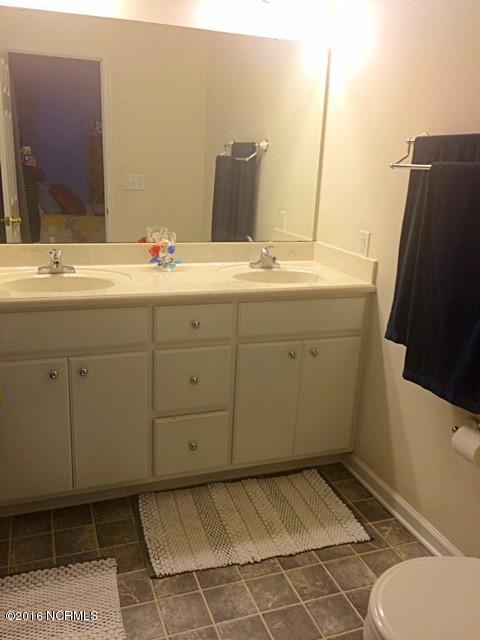 1140 Tebo Road New Bern, NC 28562 - Photo 10 of 21 Master Bath w/double sink vanity.