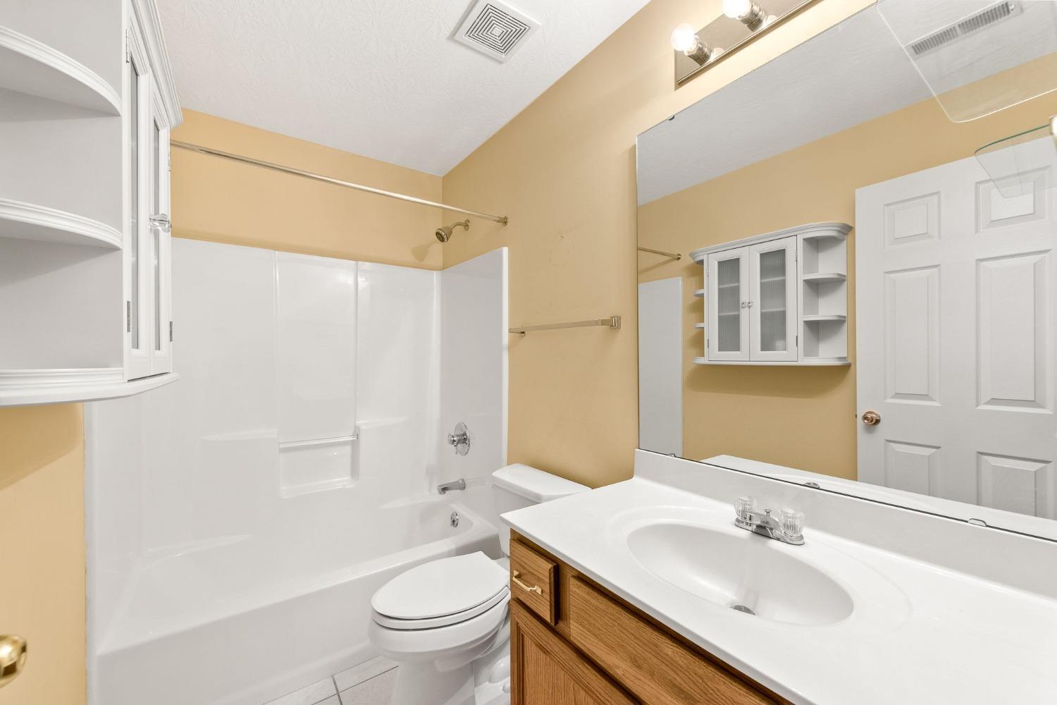 5704 Bridgetown Road, Unit 4 Cincinnati, OH 45248 - Photo 11 of 18 Gallery Image 11