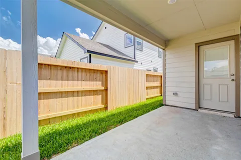 $299,000 | 6467 Escondido Drive, Rosharon, TX 77583