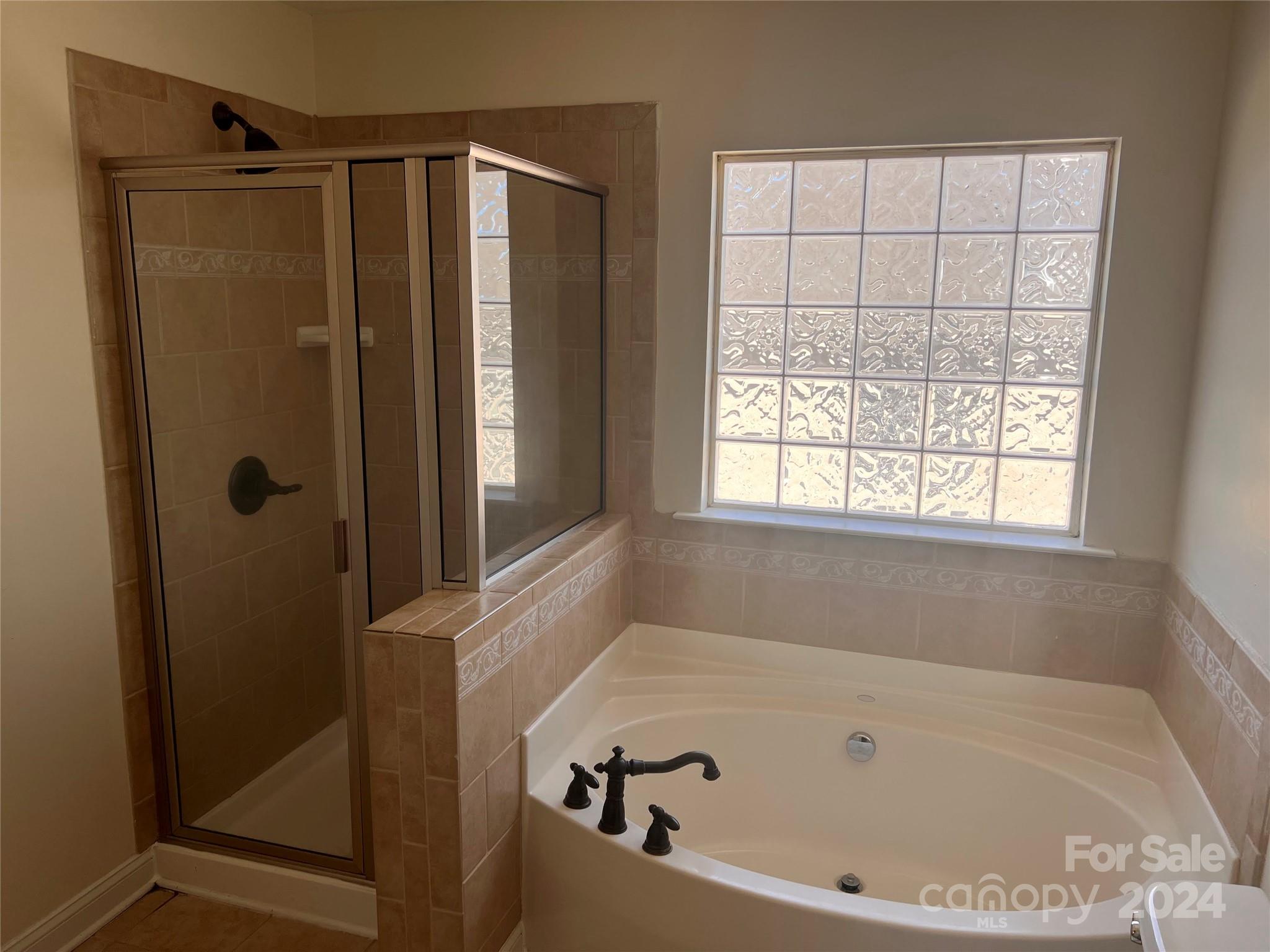 6706 Ferrell Commons Road Charlotte, NC 28269 - Photo 18 of 22 a bathroom with a bathtub and shower