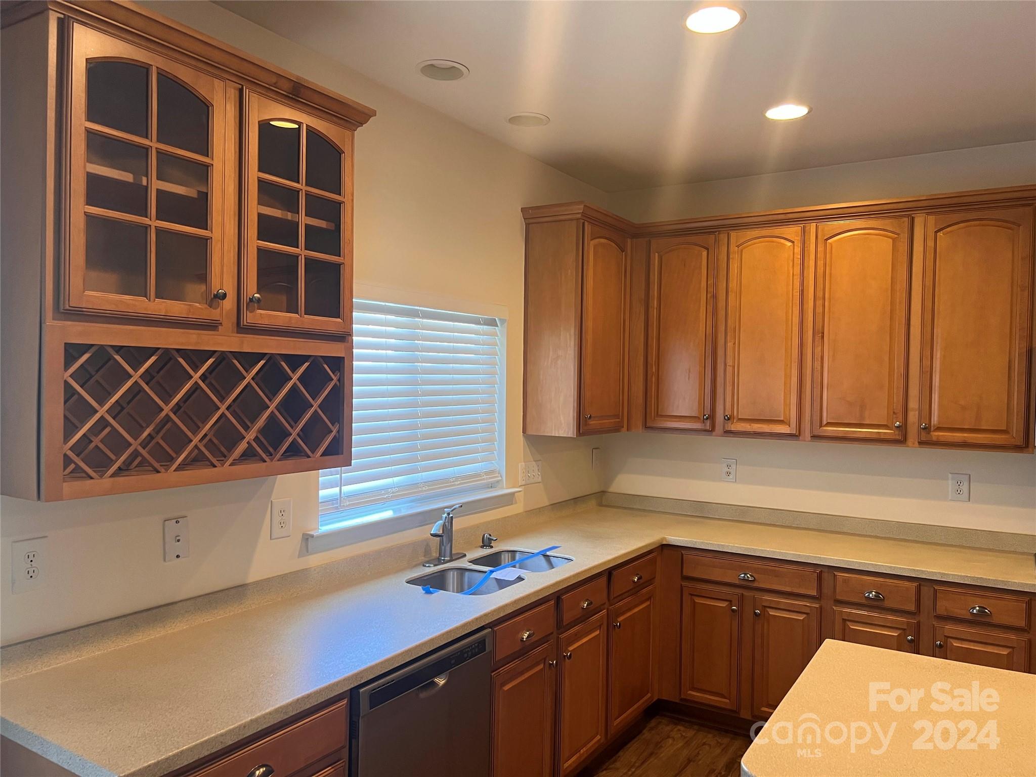 6706 Ferrell Commons Road Charlotte, NC 28269 - Photo 6 of 22 a kitchen with a sink and cabinets