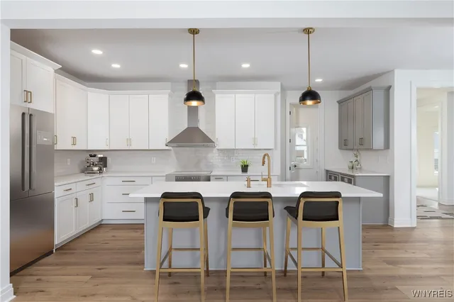 $779,900 | 5693 Dorothy Circle, Clarence, NY 14032