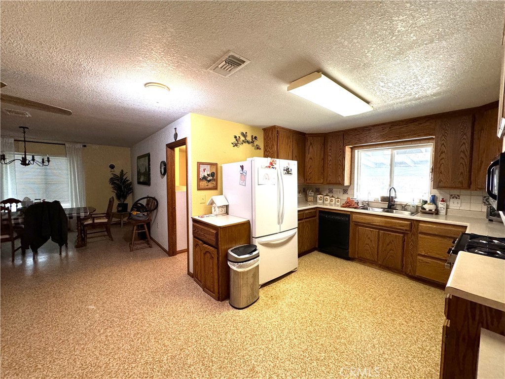 35648 Mountain View Road Hinkley, CA 92347 - Photo 15 of 50