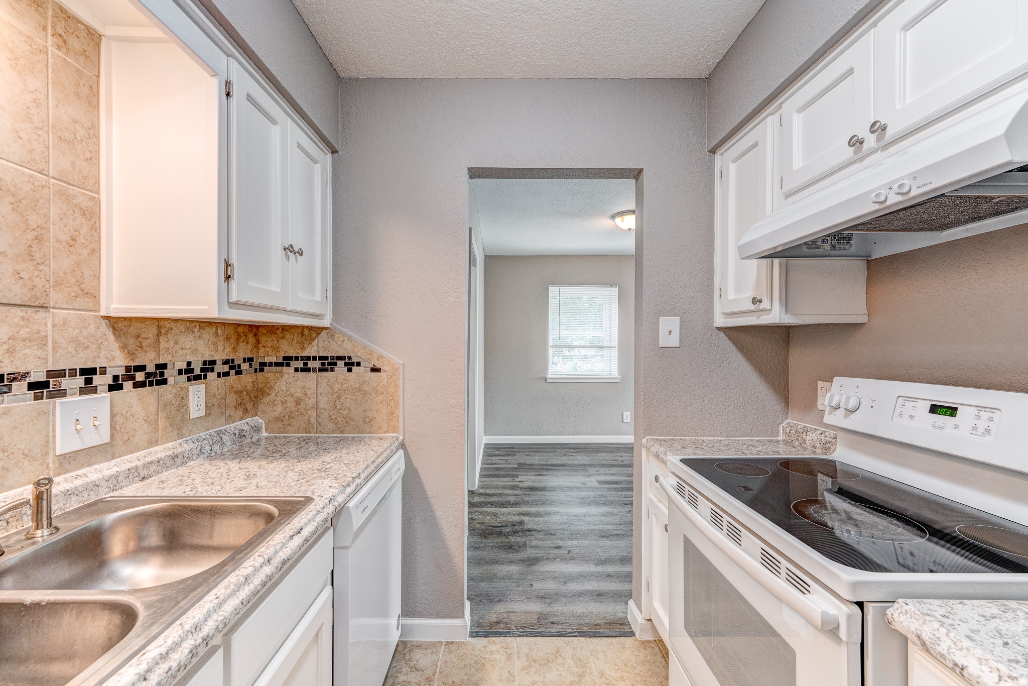 523 Spring Drive, Unit 4 Pasadena, TX 77504 - Photo 10 of 18 Lots of counter space in this kitchen