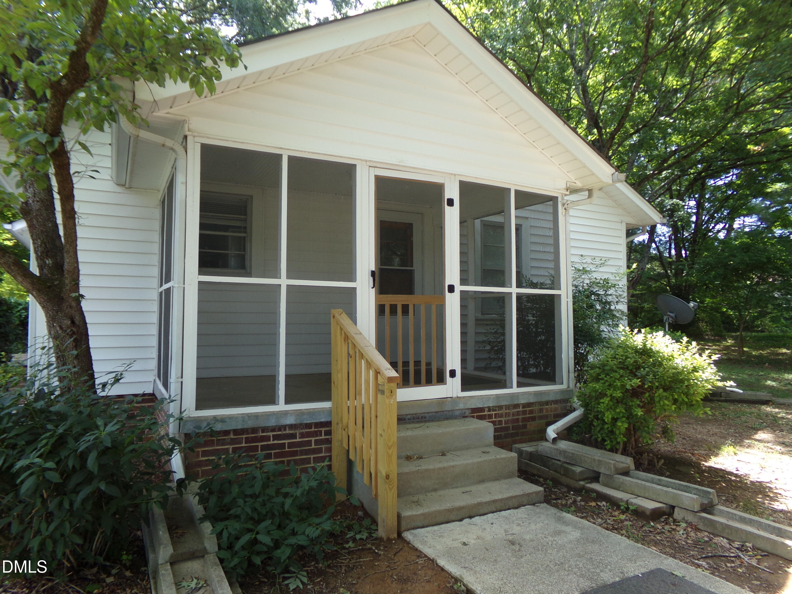 511 Cheeks Lane Graham, NC 27253 - Photo 3 of 16