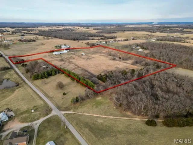 $689,900 | 24110 Evanston Road, Lebanon, MO 65536