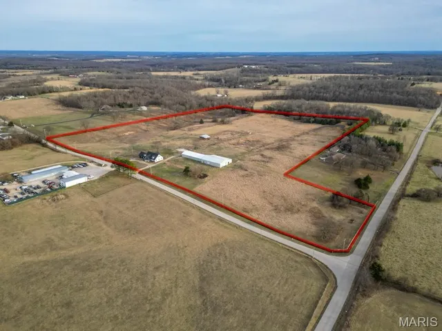 $689,900 | 24110 Evanston Road, Lebanon, MO 65536