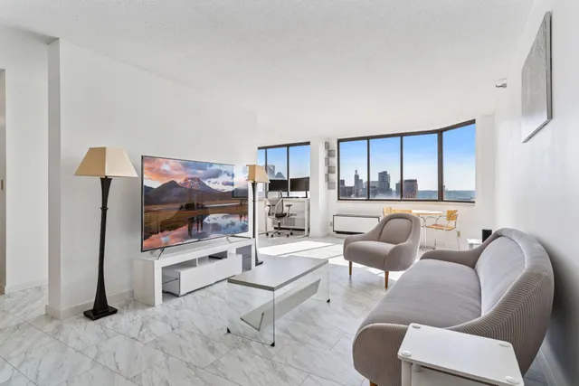 $225,000 | 360 Sherman Street, Unit 1607, St. Paul, MN 55102