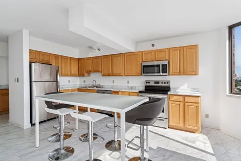 $225,000 | 360 Sherman Street, Unit 1607, St. Paul, MN 55102