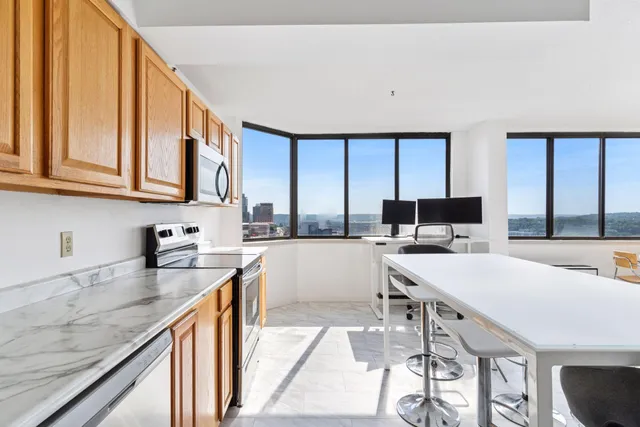 $225,000 | 360 Sherman Street, Unit 1607, St. Paul, MN 55102