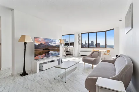 $225,000 | 360 Sherman Street, Unit 1607, St. Paul, MN 55102