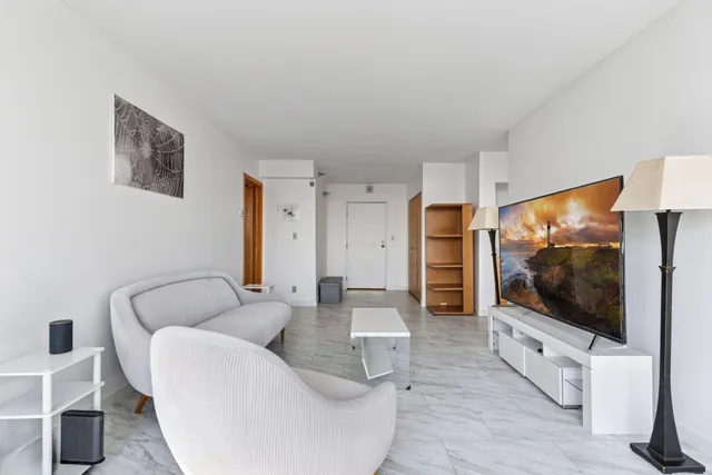 $225,000 | 360 Sherman Street, Unit 1607, St. Paul, MN 55102