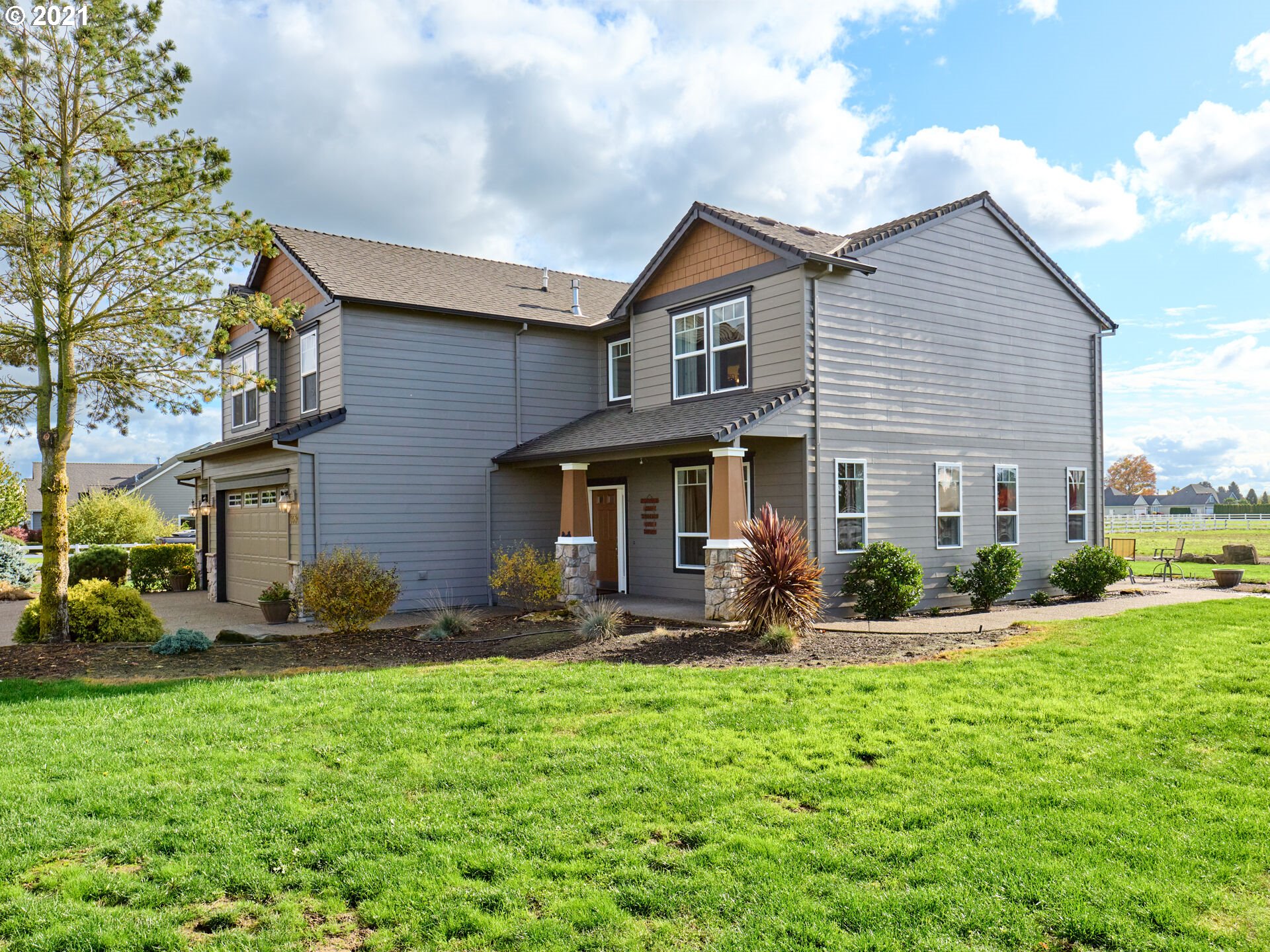 3934 Mission Road Northeast St. Paul, OR 97137 - Photo 3 of 32 a front view of a house with garden