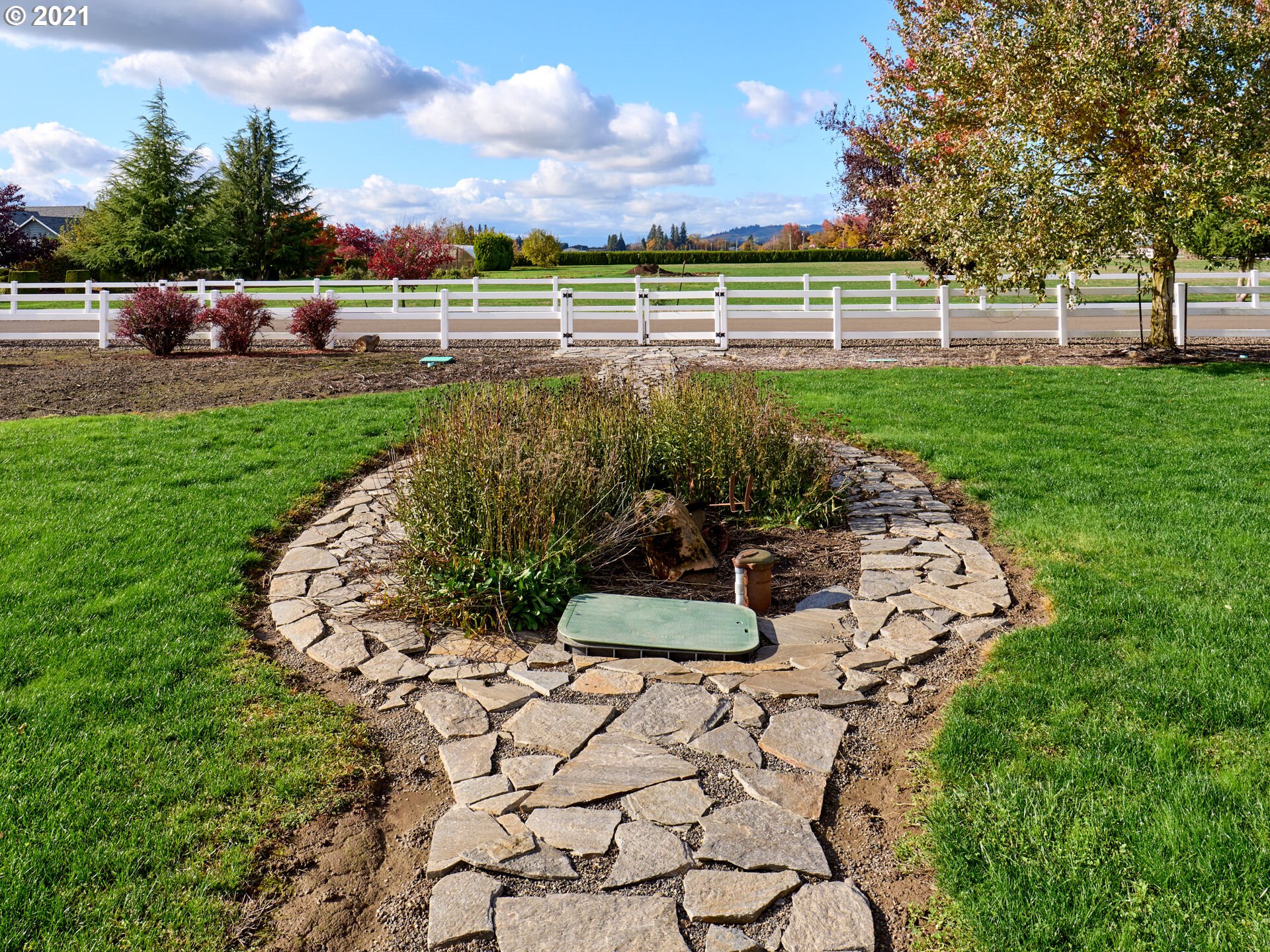 3934 Mission Road Northeast St. Paul, OR 97137 - Photo 25 of 32 a view of a garden with an outdoor space