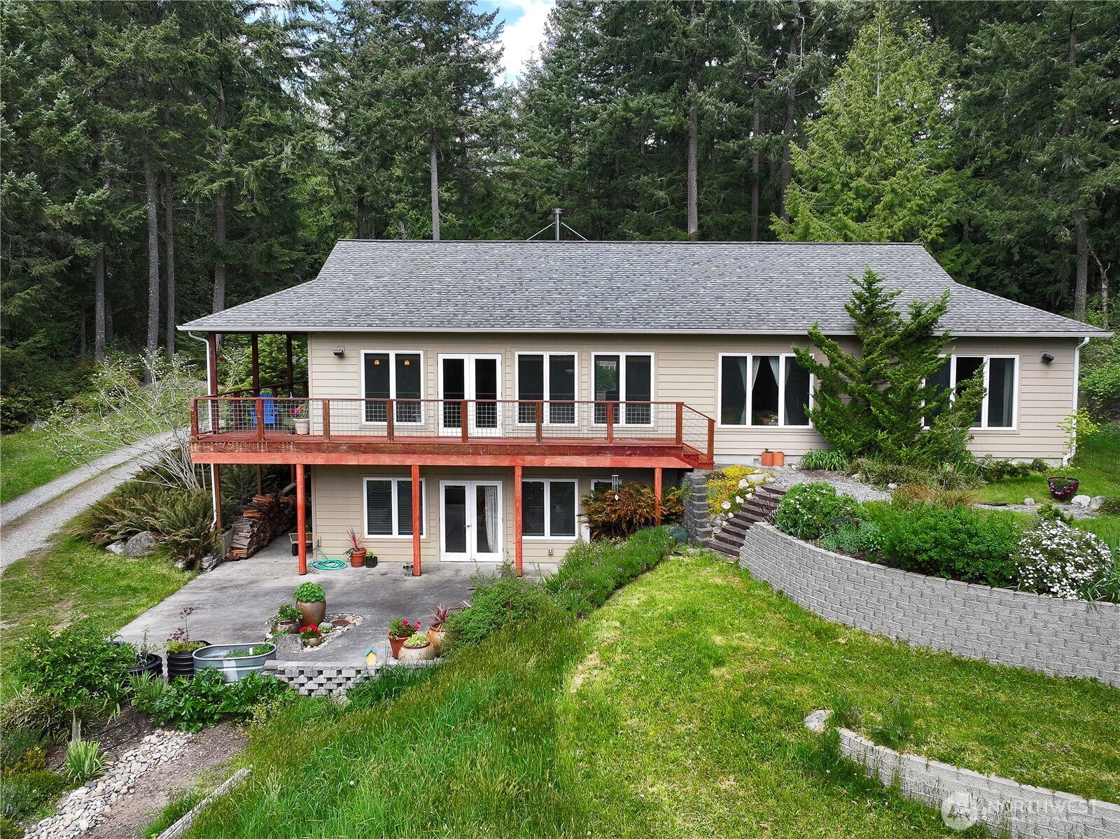 7343 Holst Road Clinton, WA 98236 - Photo 1 of 40 Gallery Image 1