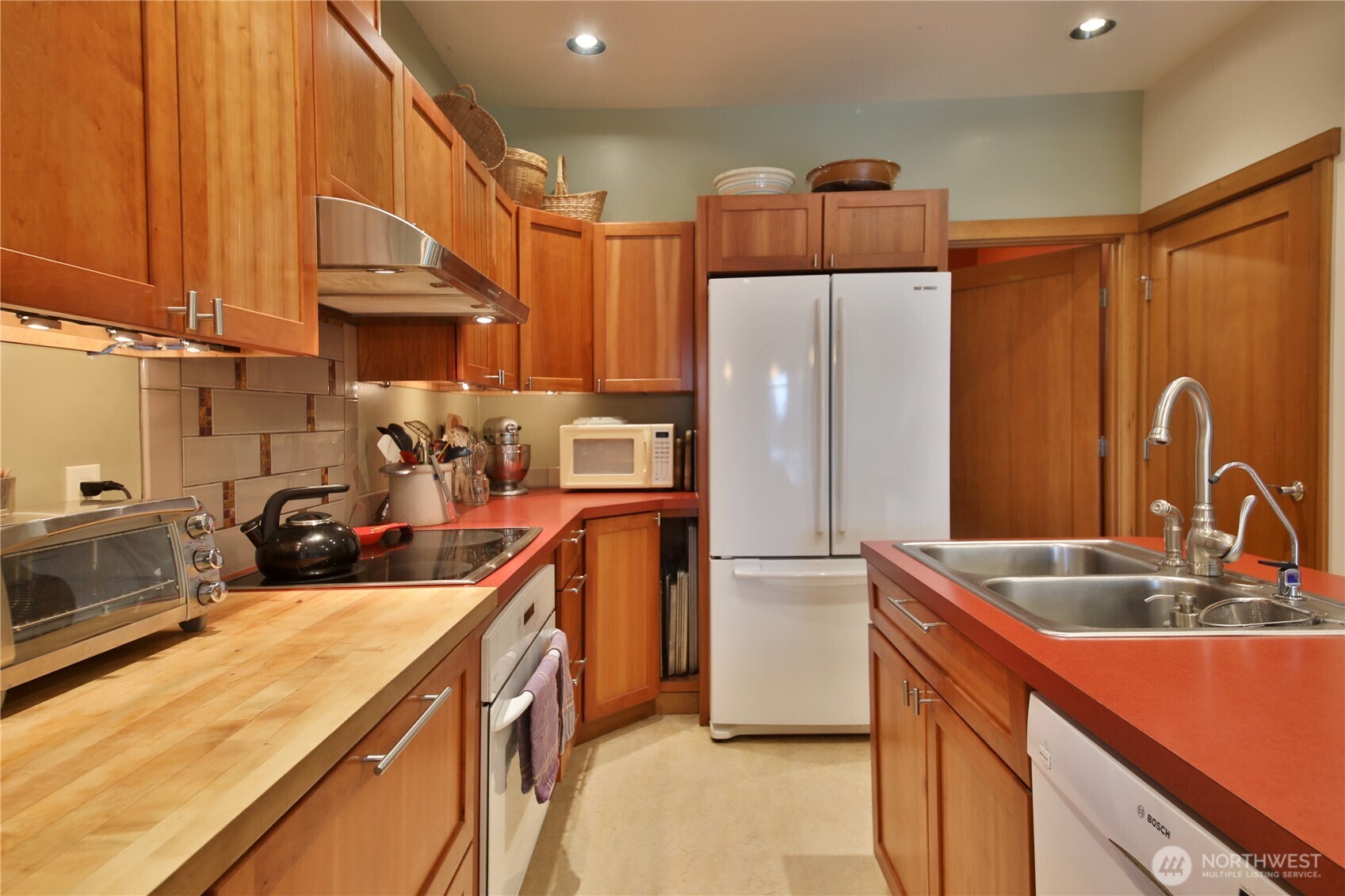 7343 Holst Road Clinton, WA 98236 - Photo 11 of 40 Gallery Image 11