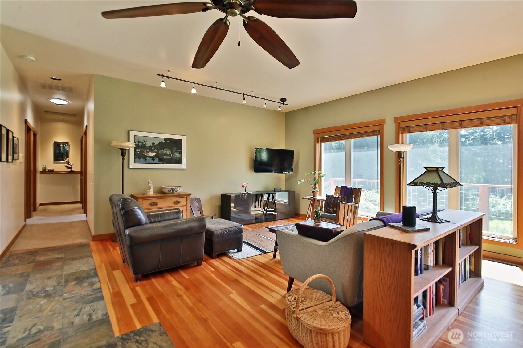 7343 Holst Road Clinton, WA 98236 - Photo 6 of 40 Gallery Image 6
