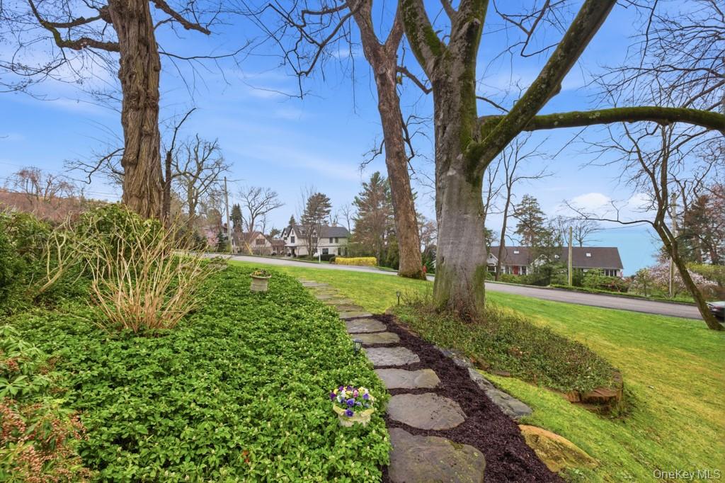 179 River Road Briarcliff Manor, NY 10510 - Photo 26 of 37 View of green lawn and Hudson River.
