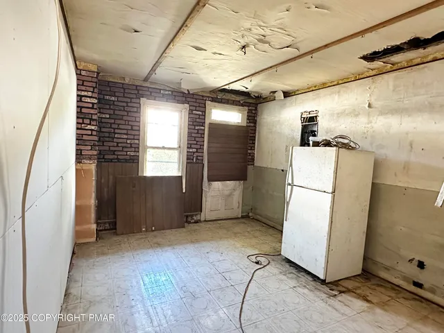 a view of a storage & utility room with washer and dryer