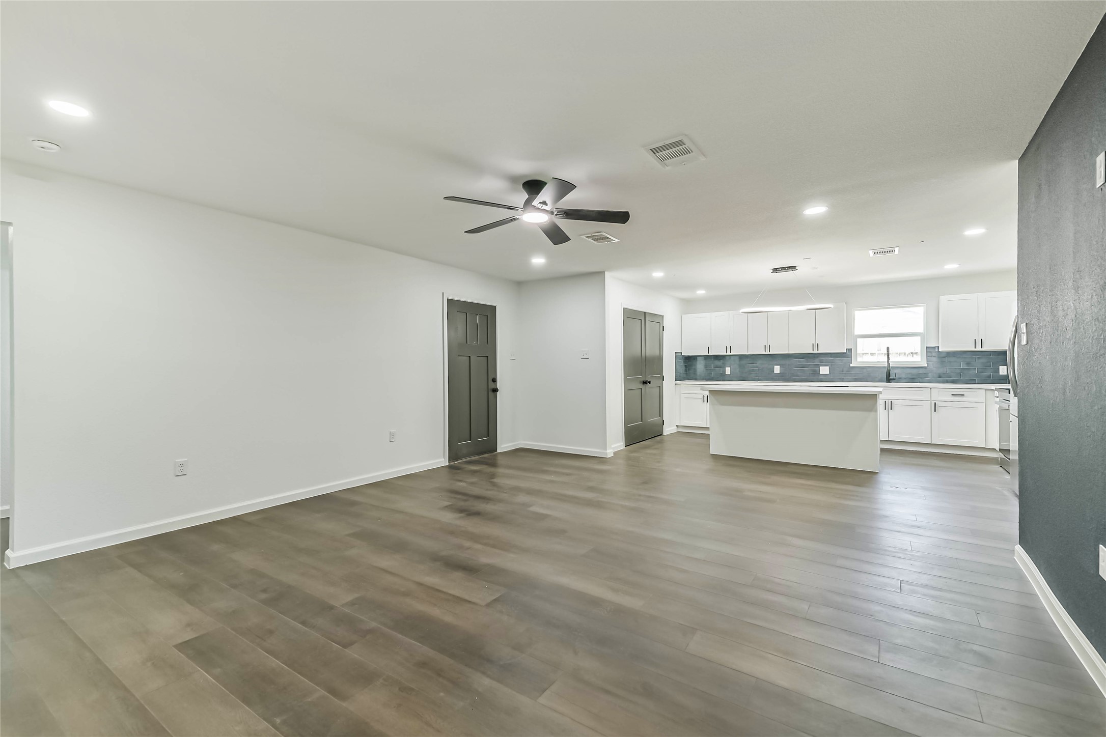 135 East Janisch Road Houston, TX 77022 - Photo 4 of 11