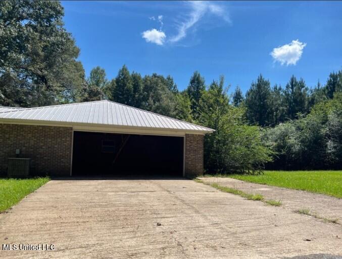 379 Clear Branch Road Florence, MS 39073 - Photo 11 of 12 34