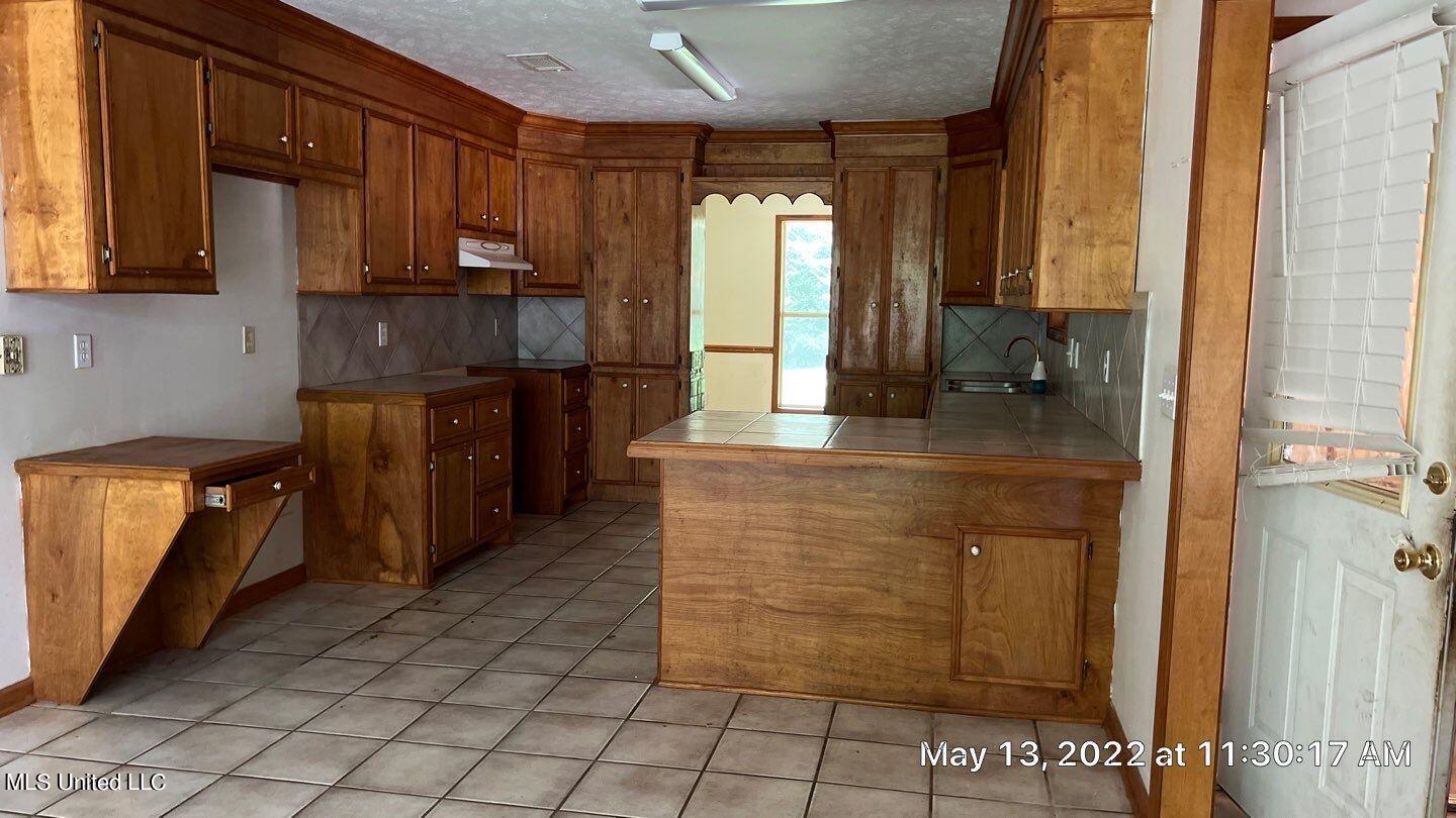 379 Clear Branch Road Florence, MS 39073 - Photo 2 of 12 kitchen
