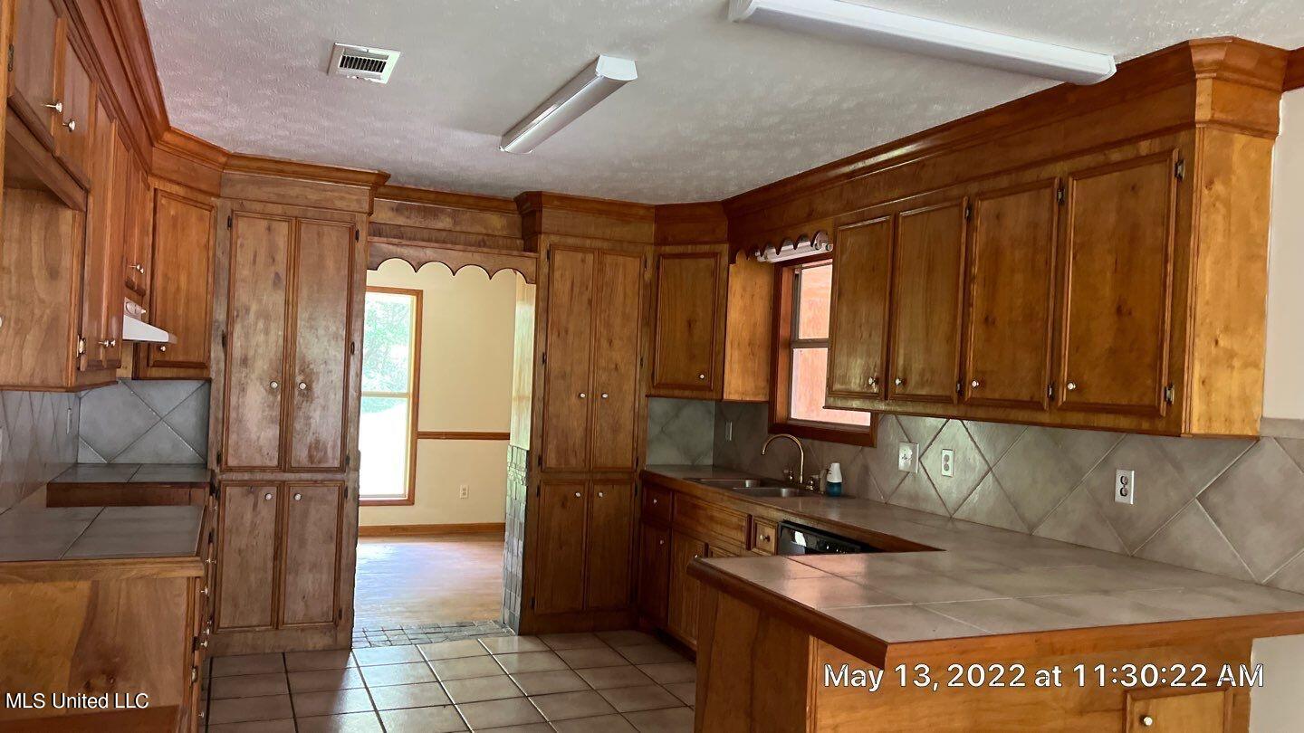 379 Clear Branch Road Florence, MS 39073 - Photo 3 of 12 92586500e957fde020220526-75311-1vap9ln