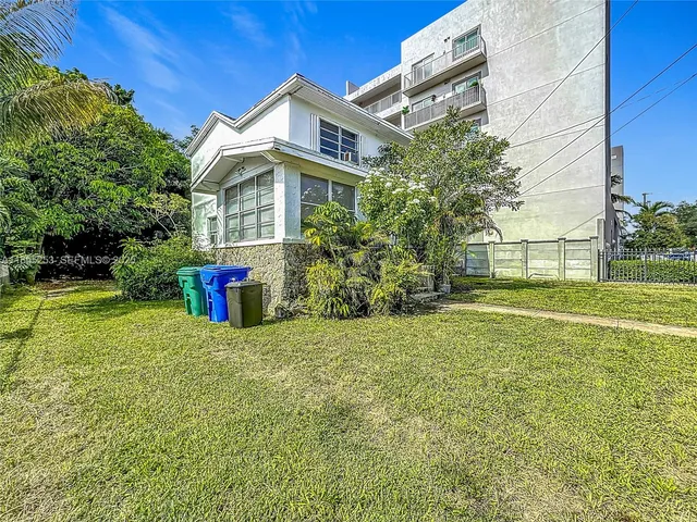 a front view of house with yard